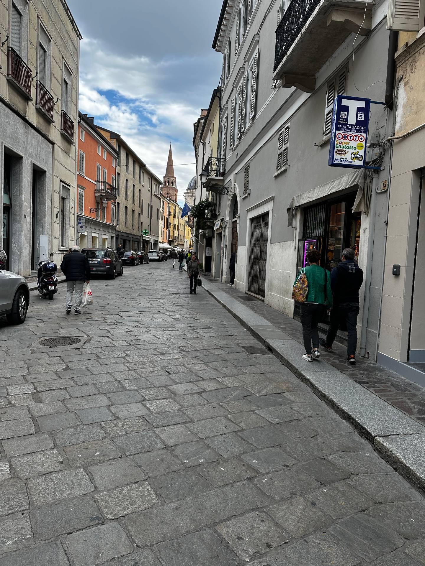 Locale commerciale in affitto, Mantova centro storico
