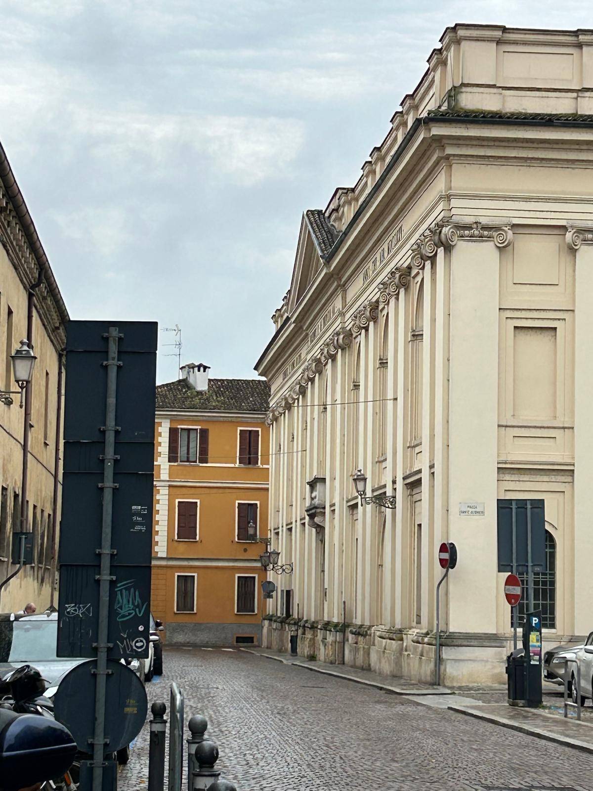 Casa indipendente con box, Mantova centro storico