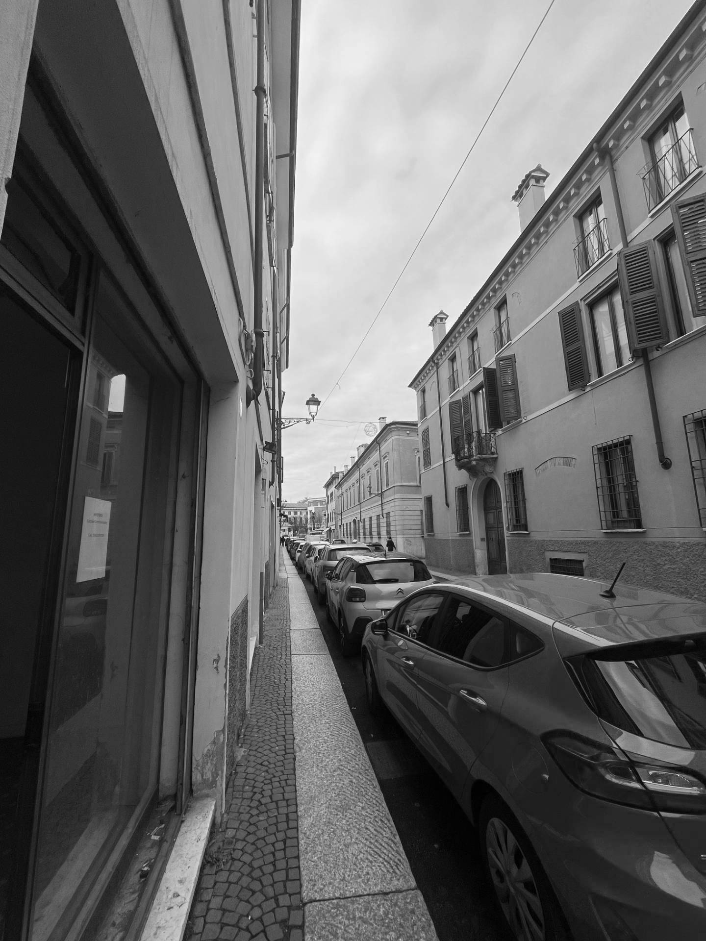 Locale commerciale in vendita a Mantova, Centro storico