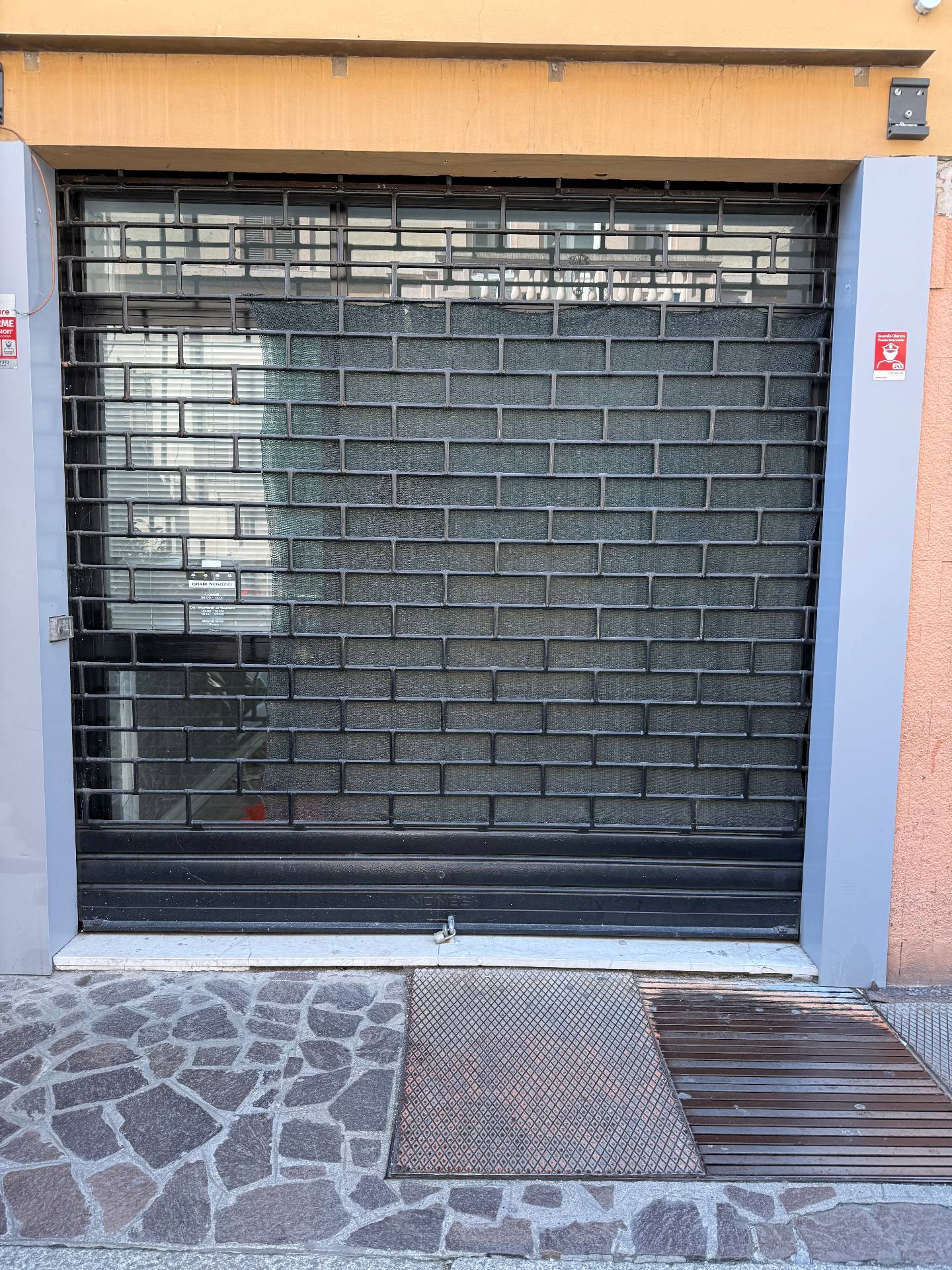 Locale commerciale in affitto a Mantova, Centro storico