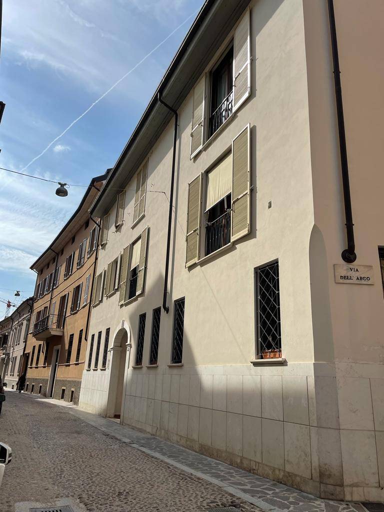 Trilocale in affitto a Mantova, Centro storico