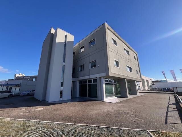 Locale commerciale in vendita a Porto Mantovano