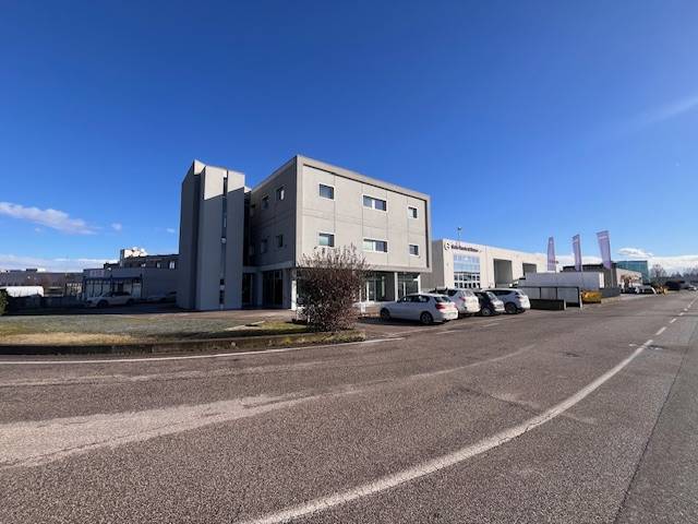 Locale commerciale in vendita a Porto Mantovano