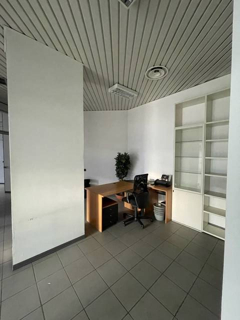 Locale commerciale in vendita a Mantova