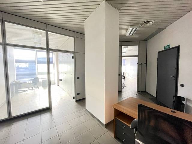 Locale commerciale in vendita a Mantova