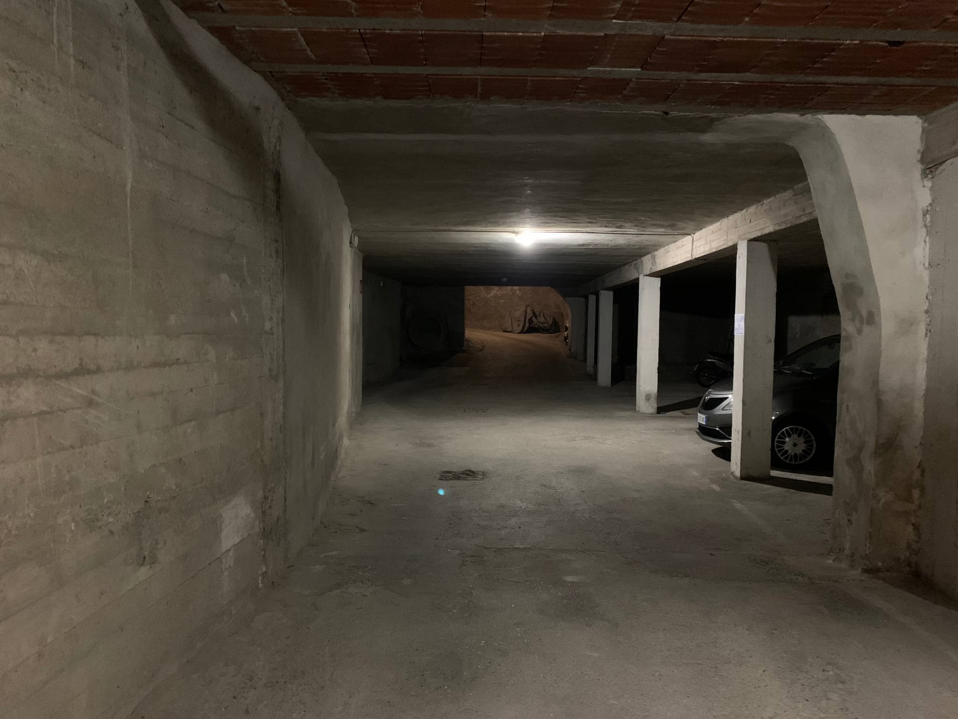 Posto auto coperto in vendita a Mantova, Centro storico