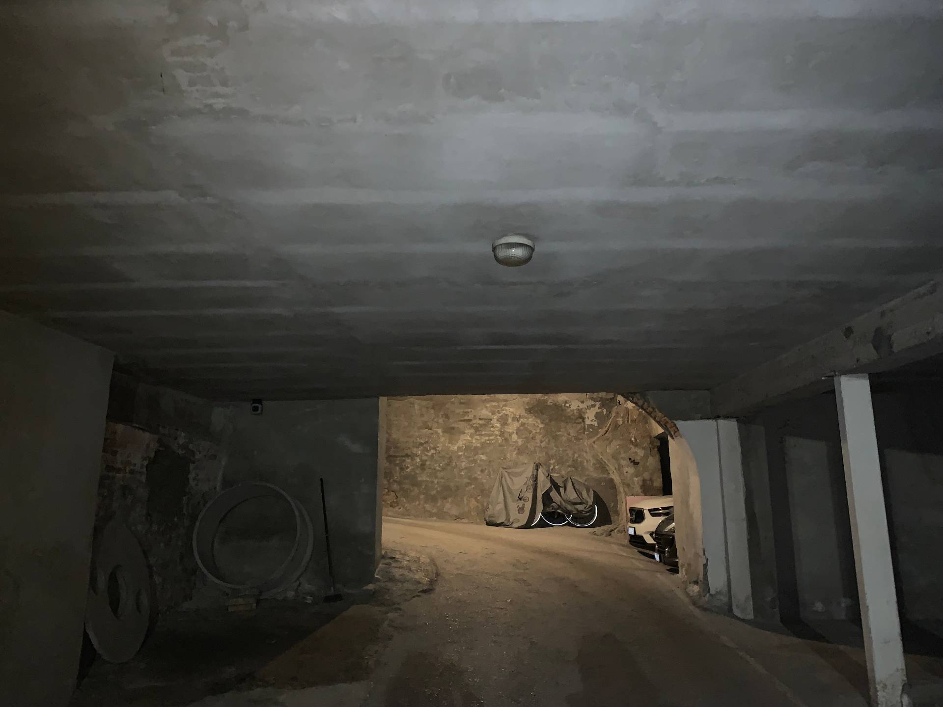 Posto auto coperto in vendita a Mantova, Centro storico