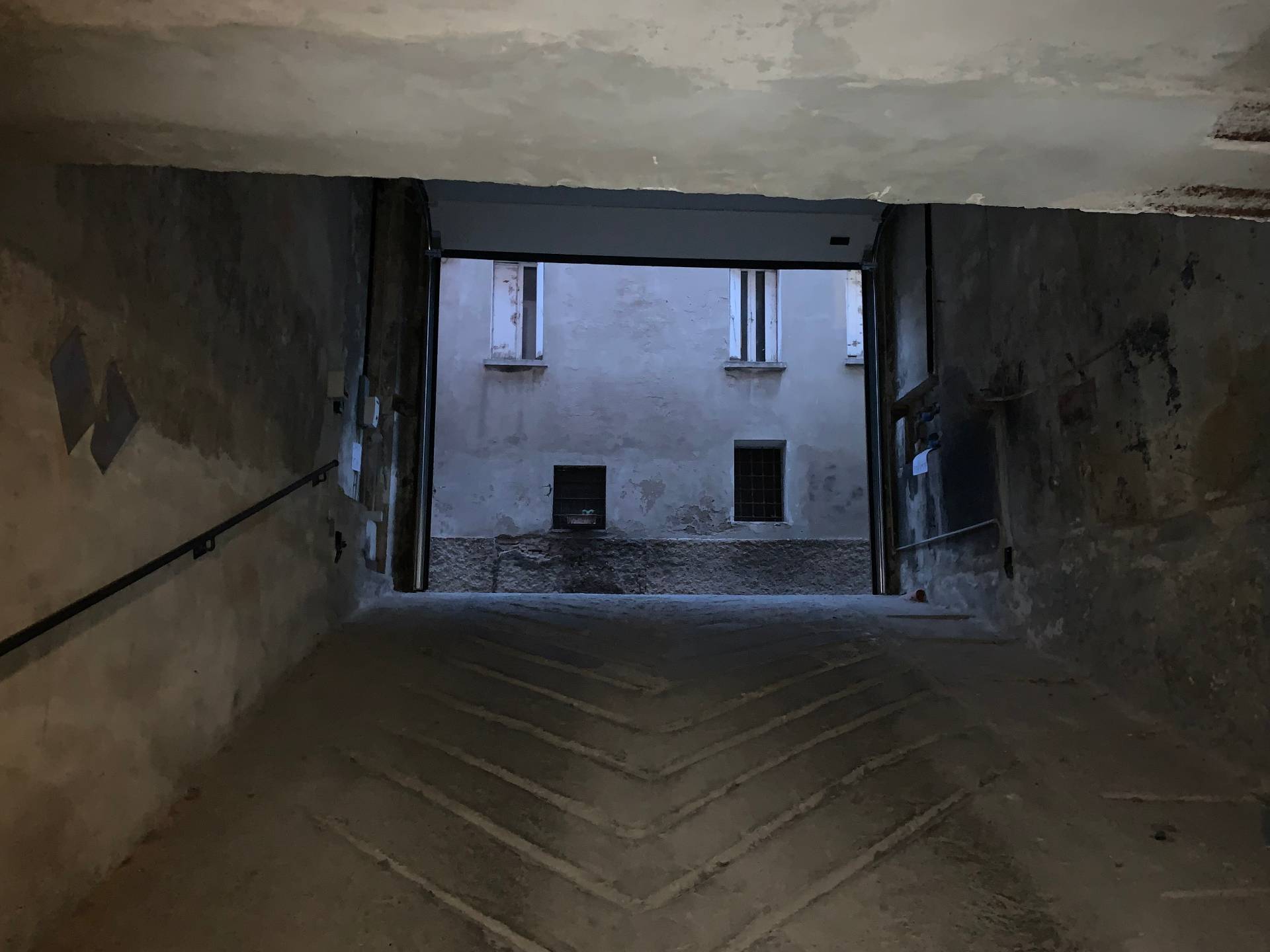 Posto auto coperto in vendita a Mantova, Centro storico