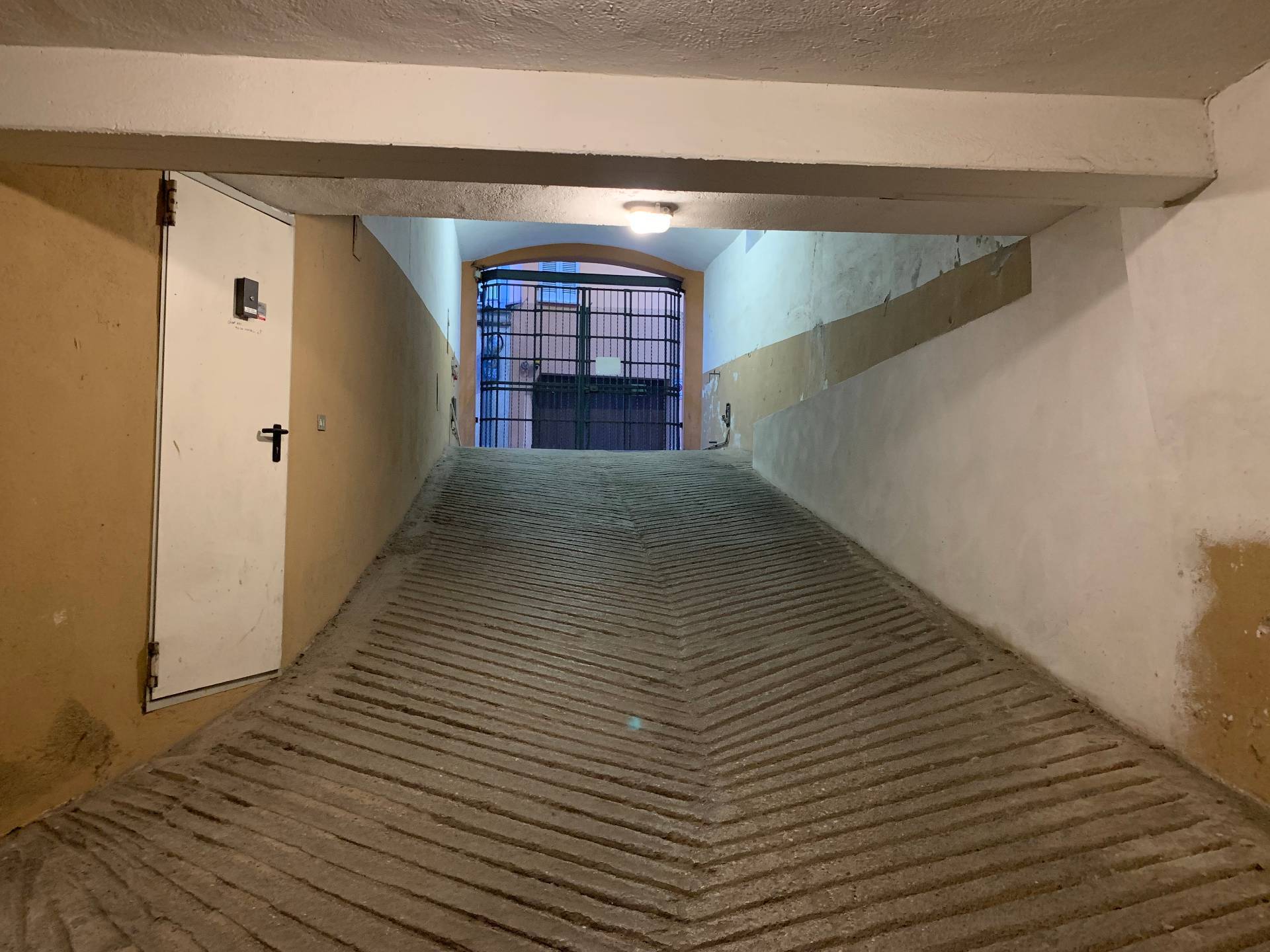 Box o garage in vendita a Mantova