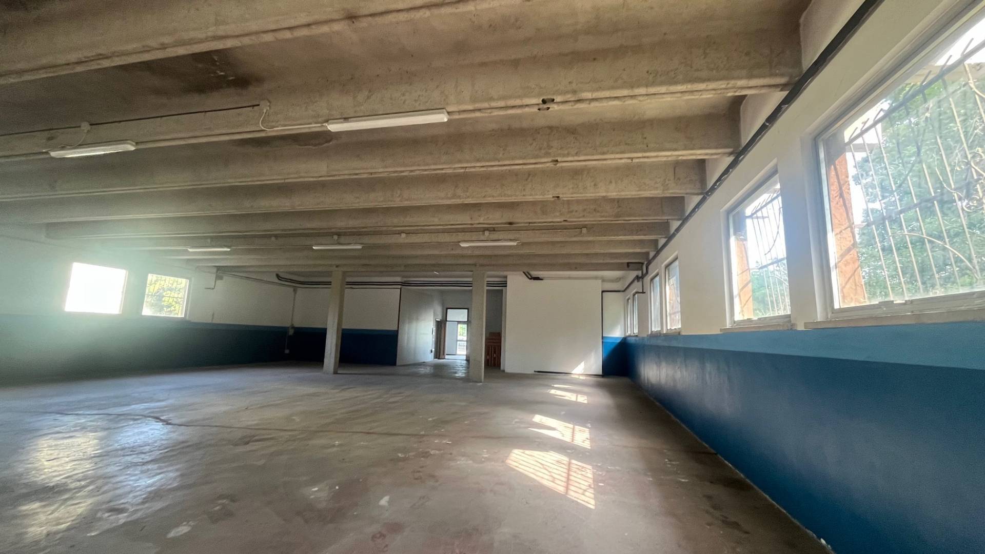 Locale commerciale in affitto a Mantova, Dosso del Corso