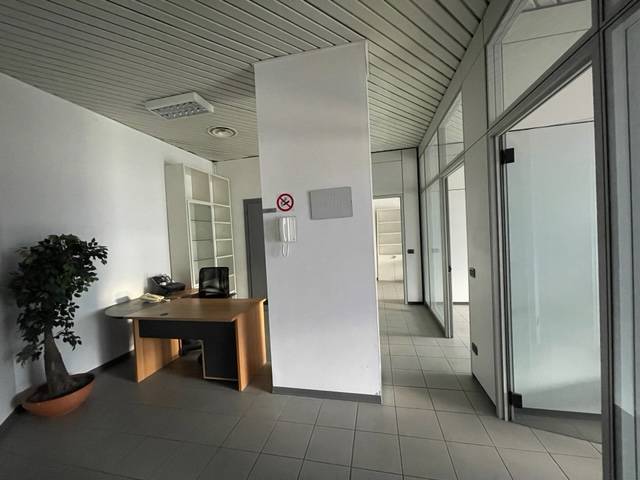 Locale commerciale in vendita a Mantova