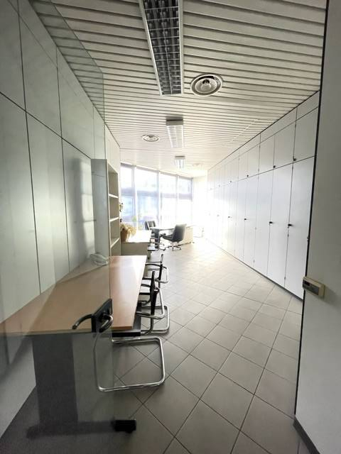 Locale commerciale in vendita a Mantova