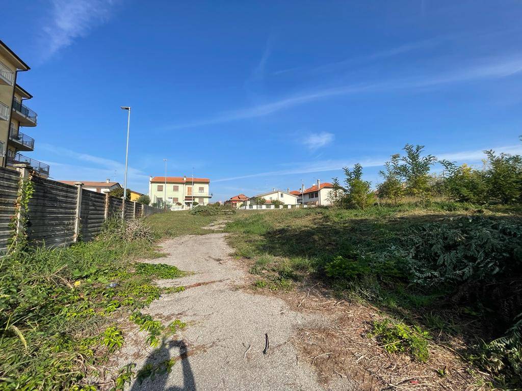 Terreno edificabile in vendita a Mantova, Borgo Chiesanuova