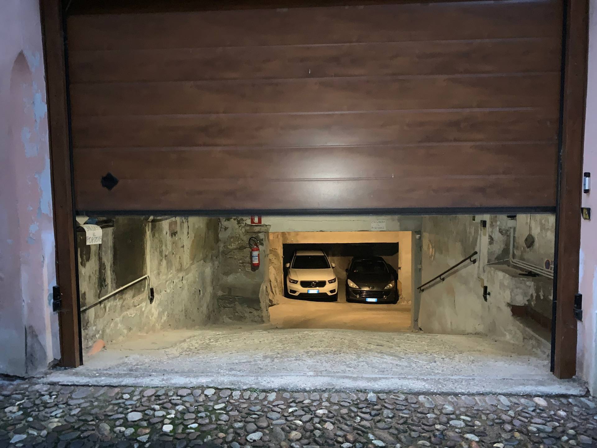 Posto auto coperto in vendita a Mantova, Centro storico