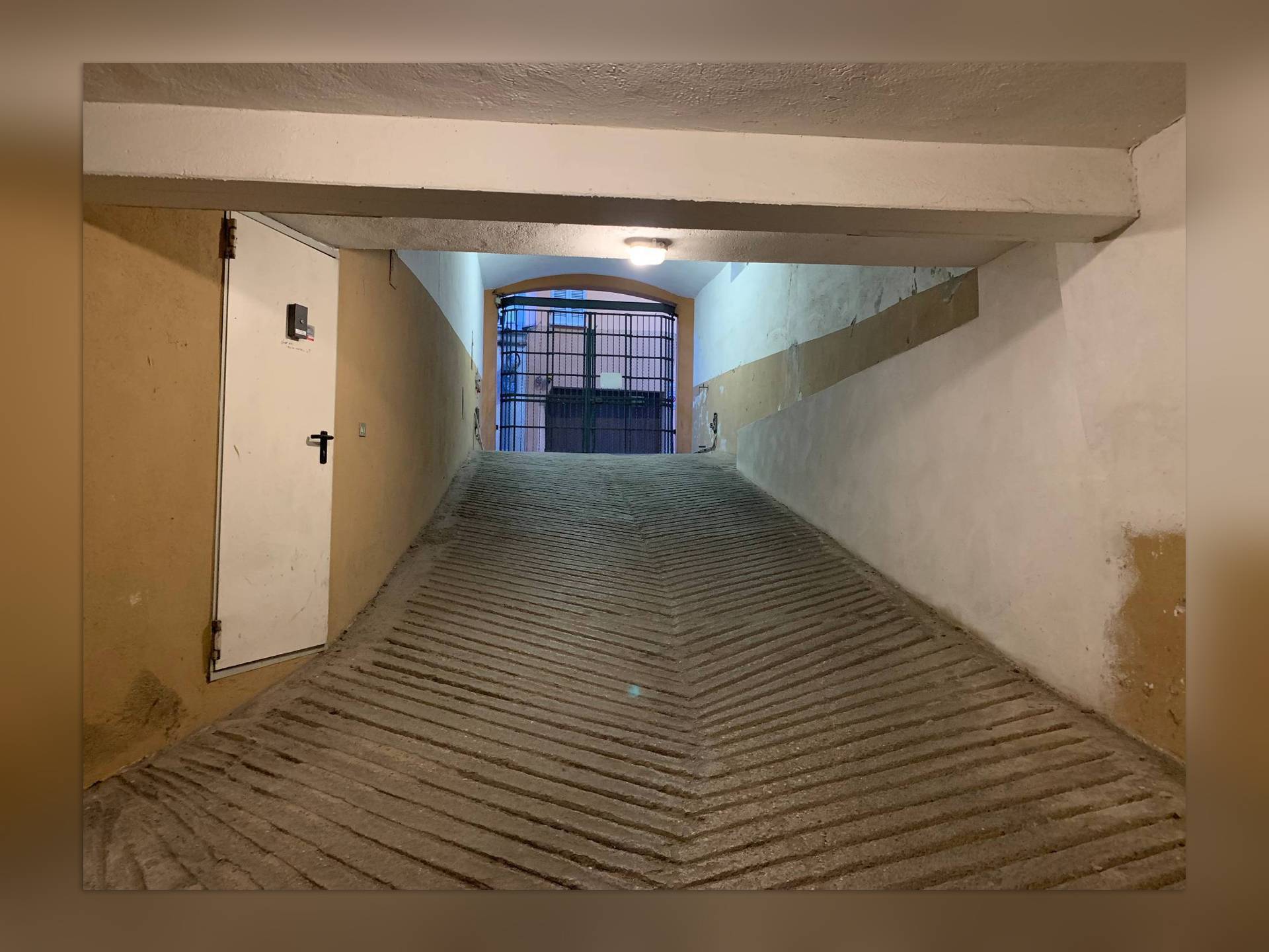 Box o garage in vendita a Mantova