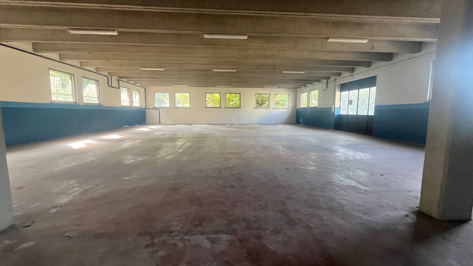 Locale commerciale in affitto a Mantova, Dosso del Corso