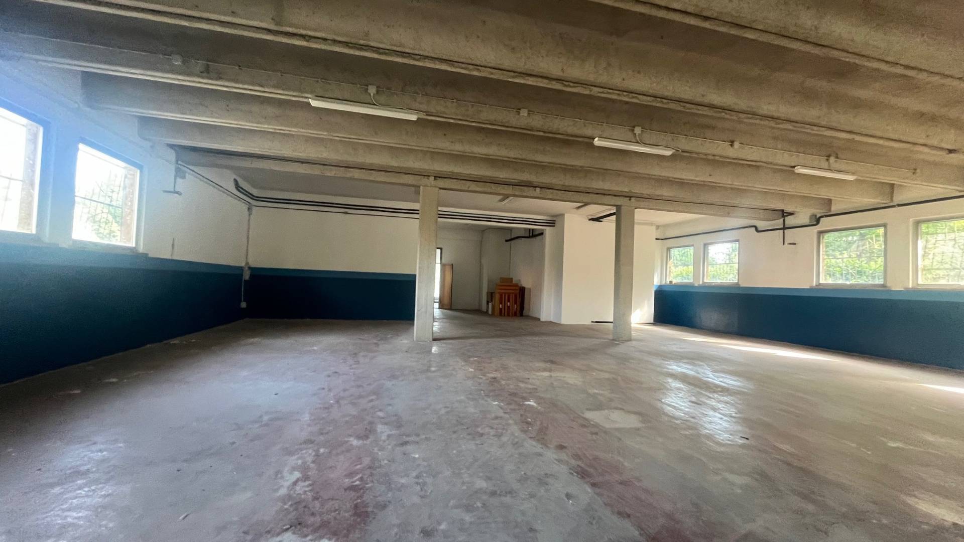 Locale commerciale in affitto a Mantova, Dosso del Corso