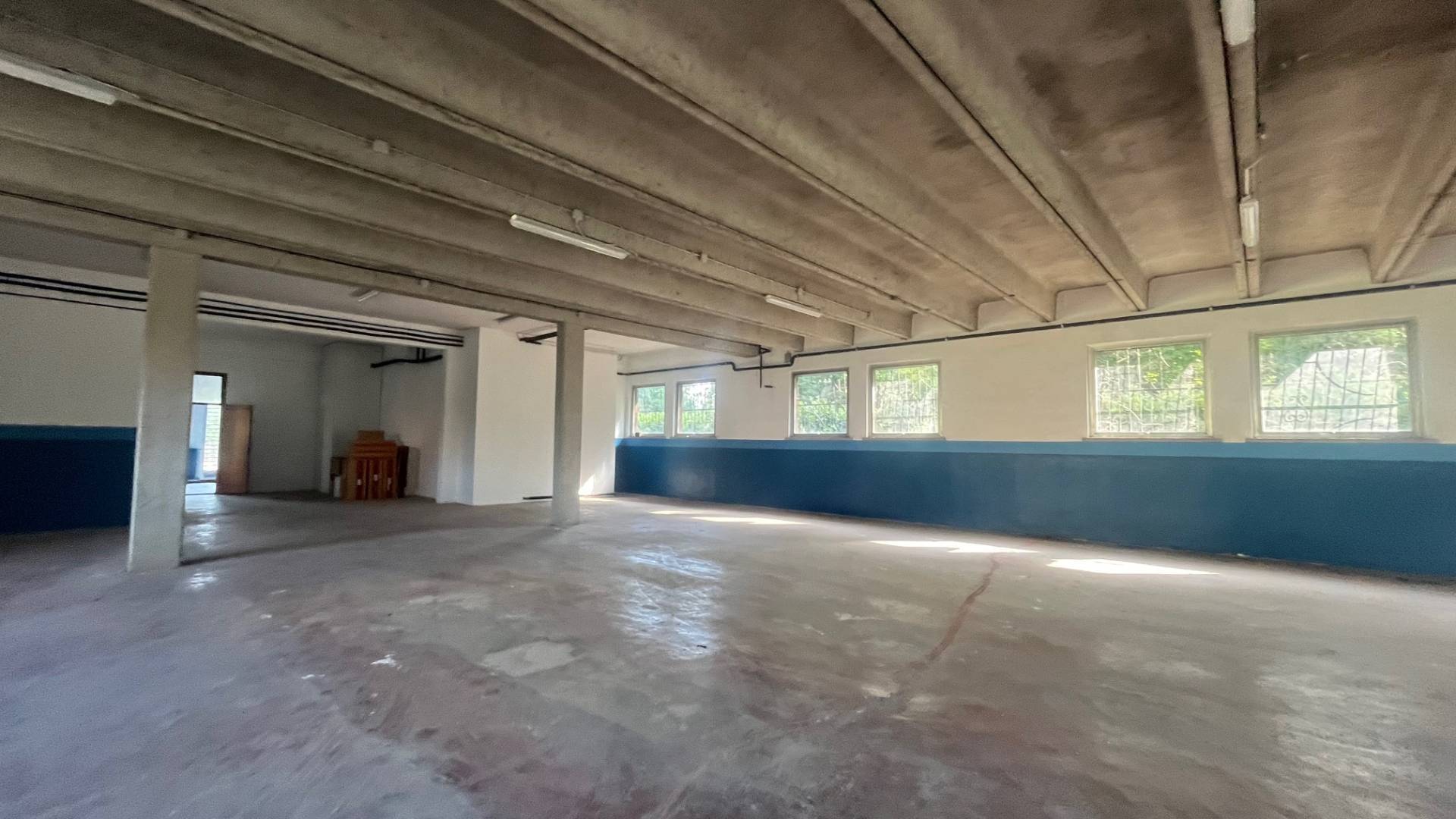 Locale commerciale in affitto a Mantova, Dosso del Corso