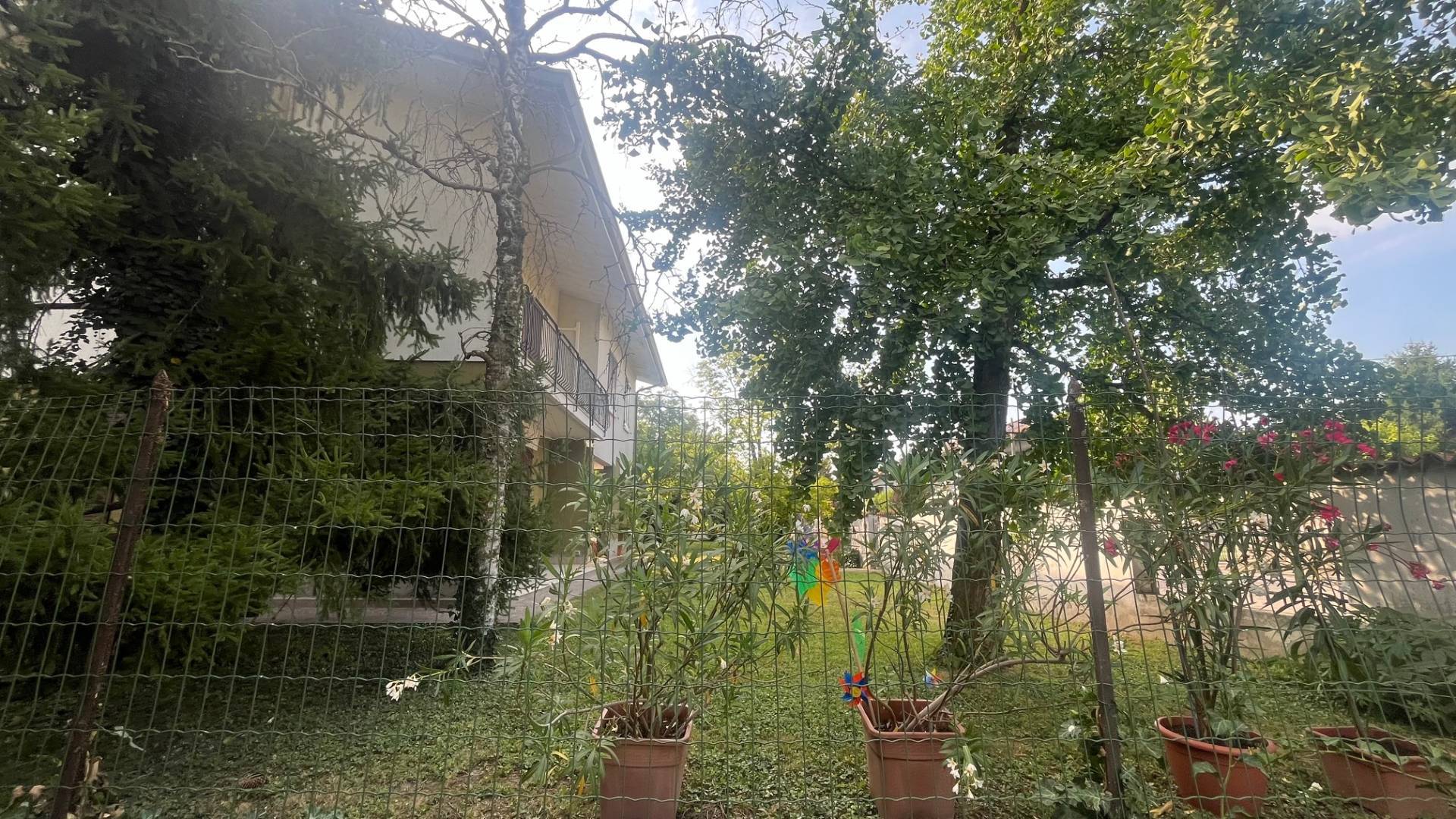 Locale commerciale in affitto a Mantova, Dosso del Corso