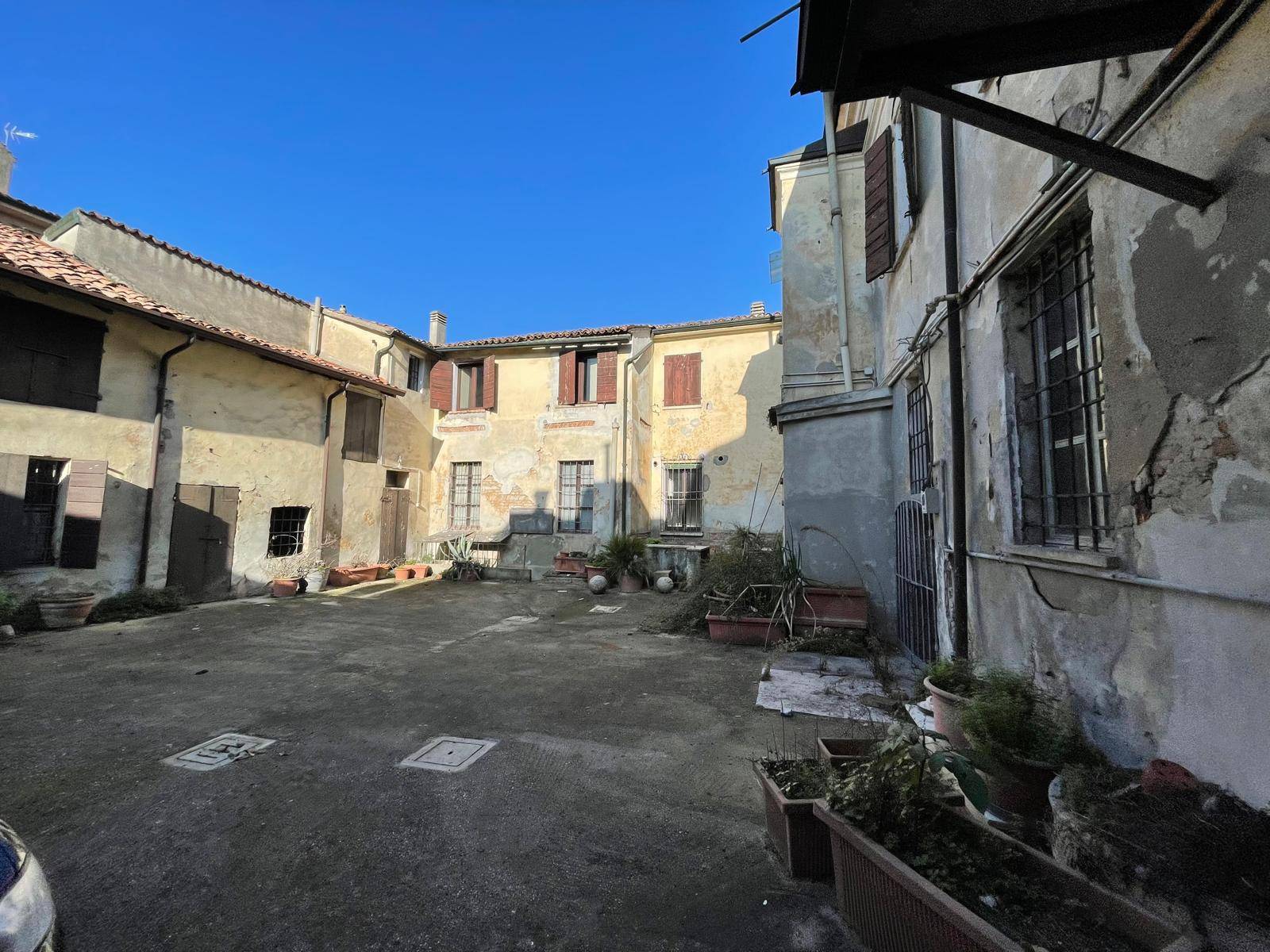 Palazzo in vendita a Mantova, Centro storico