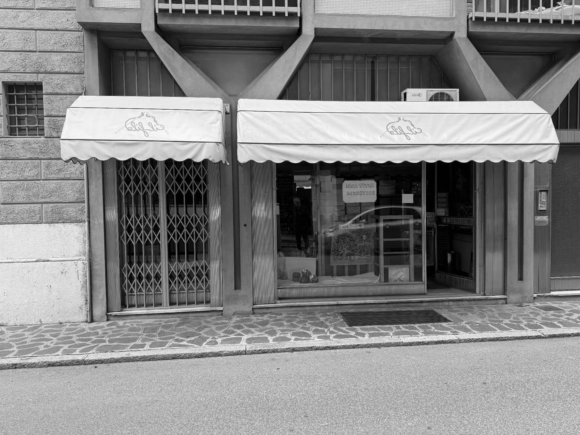 Locale commerciale in affitto a Mantova, Centro storico