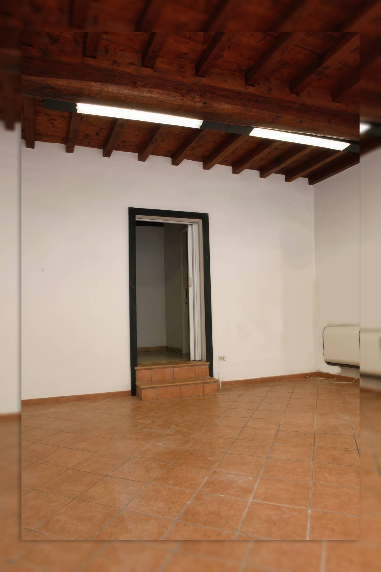 Locale commerciale in affitto a Mantova, Centro storico