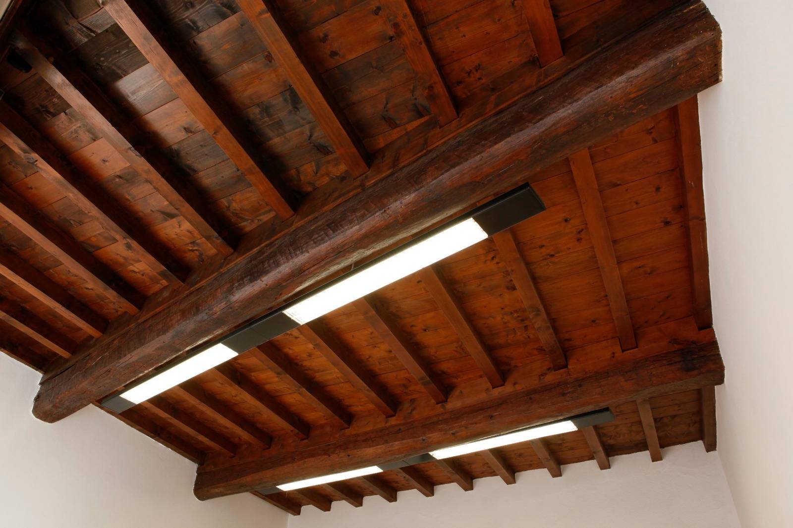 Locale commerciale in affitto a Mantova, Centro storico