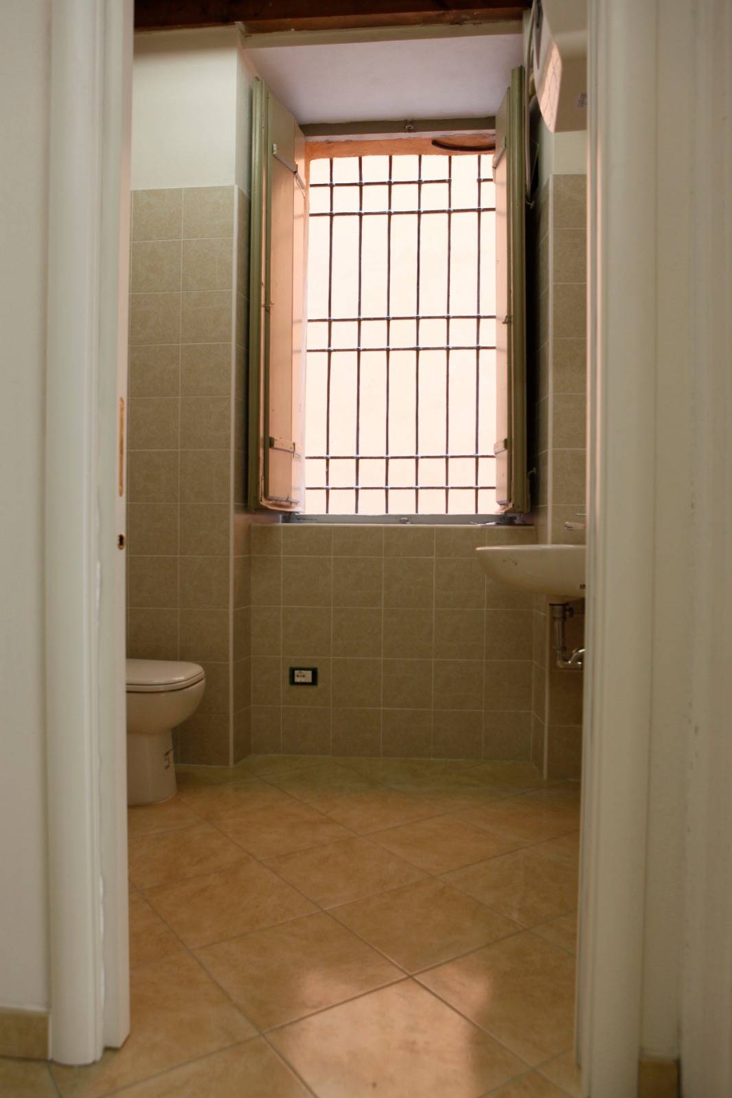 Locale commerciale in affitto a Mantova, Centro storico