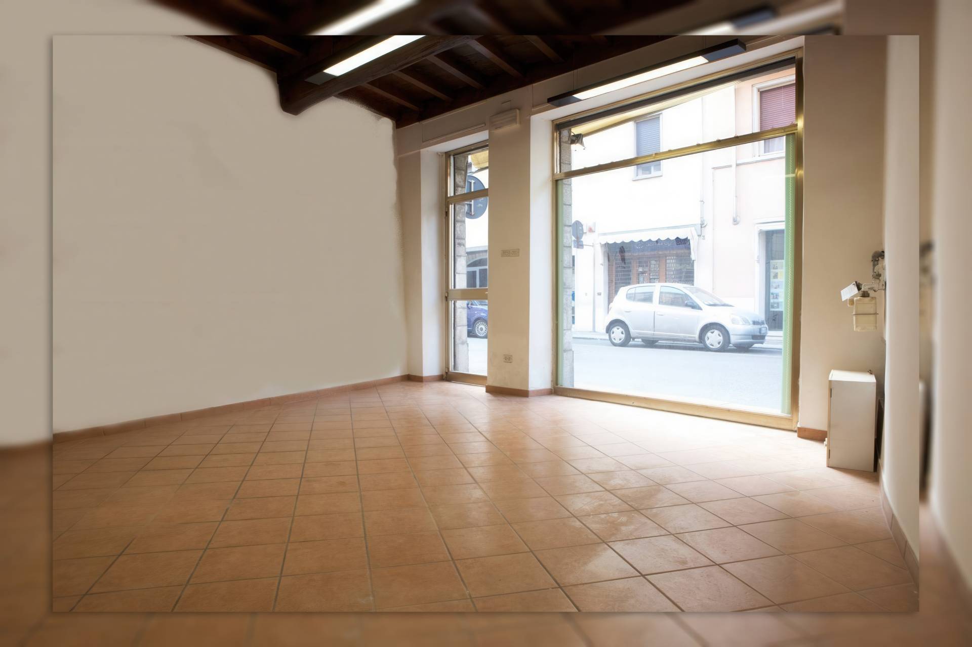 Locale commerciale in affitto a Mantova, Centro storico