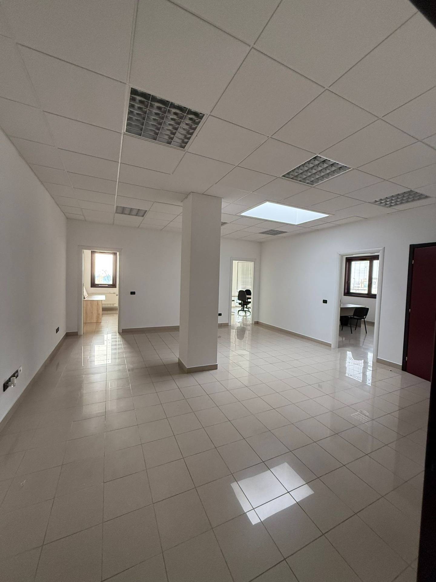 Locale commerciale in affitto a Porto Mantovano