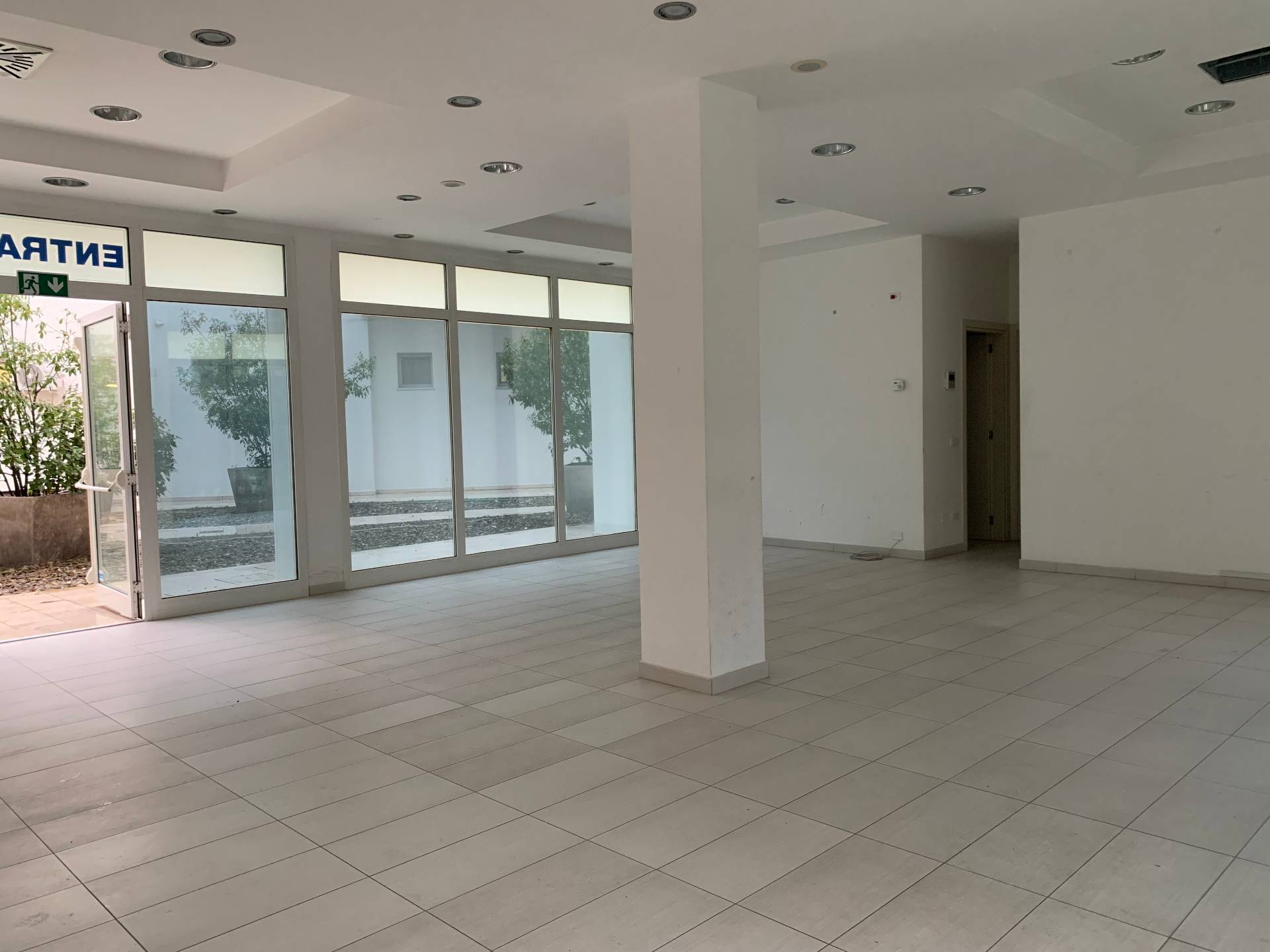 Locale commerciale in affitto a Mantova, Valletta Paiolo