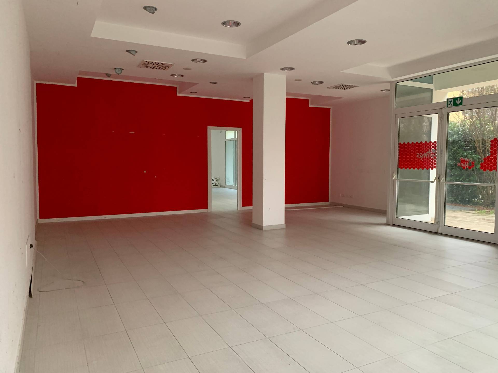 Locale commerciale in affitto a Mantova, Valletta Paiolo