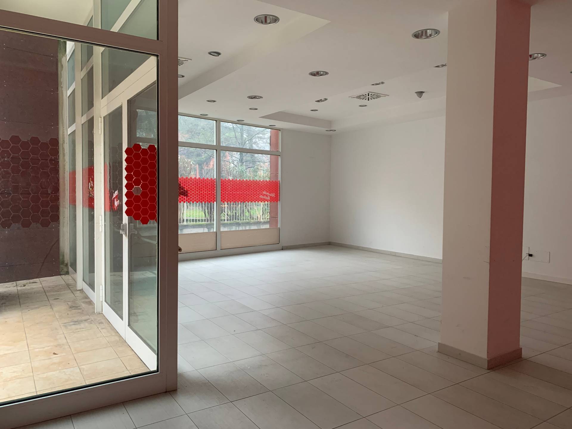 Locale commerciale in affitto a Mantova, Valletta Paiolo