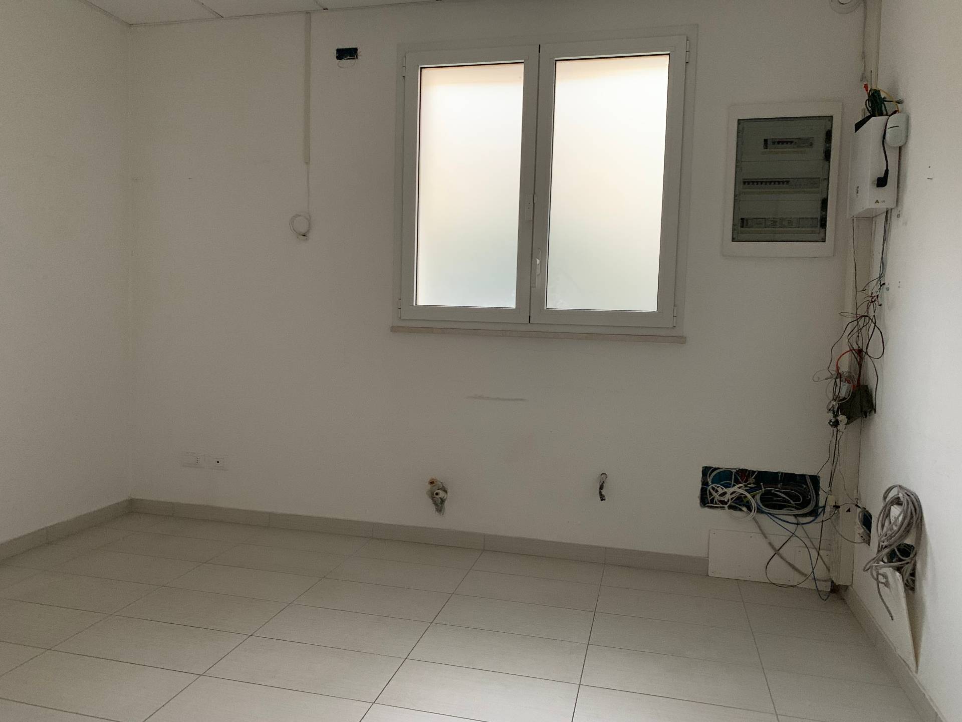 Locale commerciale in affitto a Mantova, Valletta Paiolo