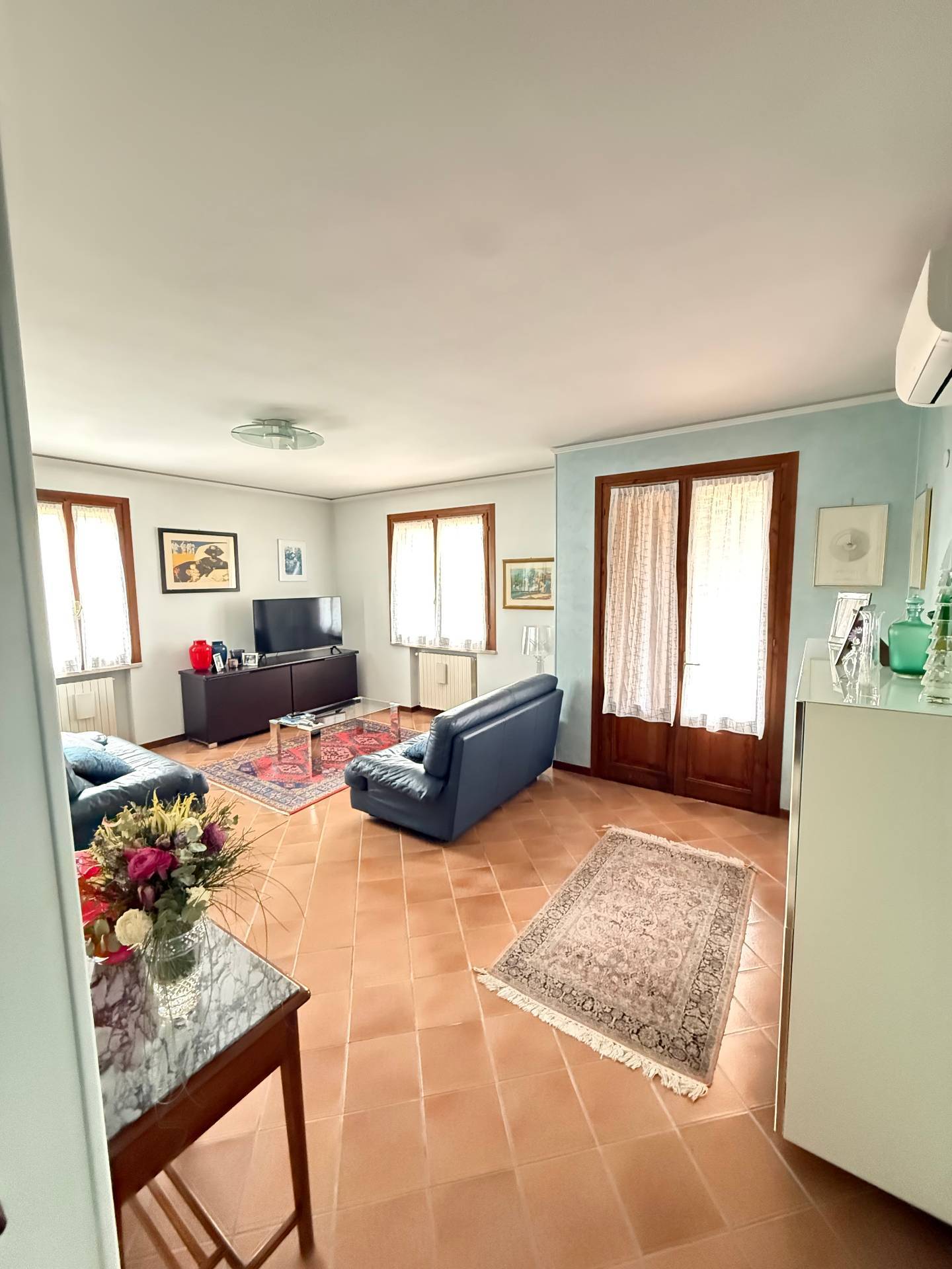 Villa bifamiliare in vendita a Mantova, Porto Mantovano