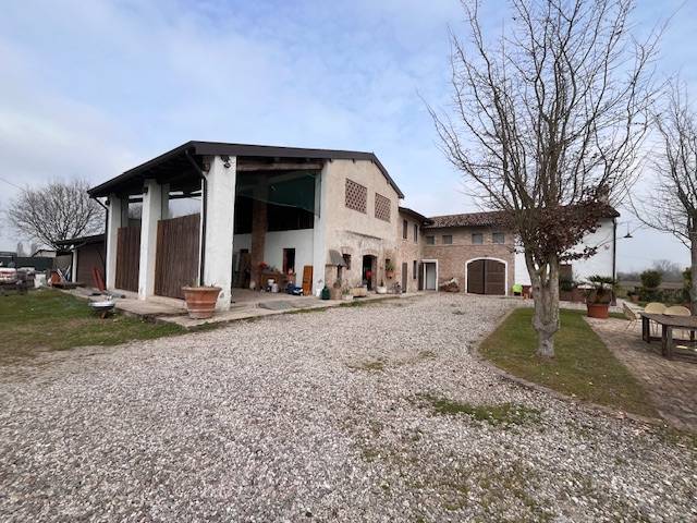 Loghino di campagna in vendita a Goito, Sacca