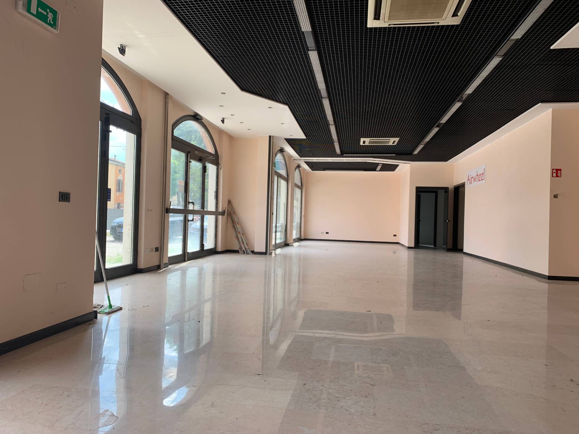 Locale commerciale in vendita a Mantova, Castelnuovo Angeli