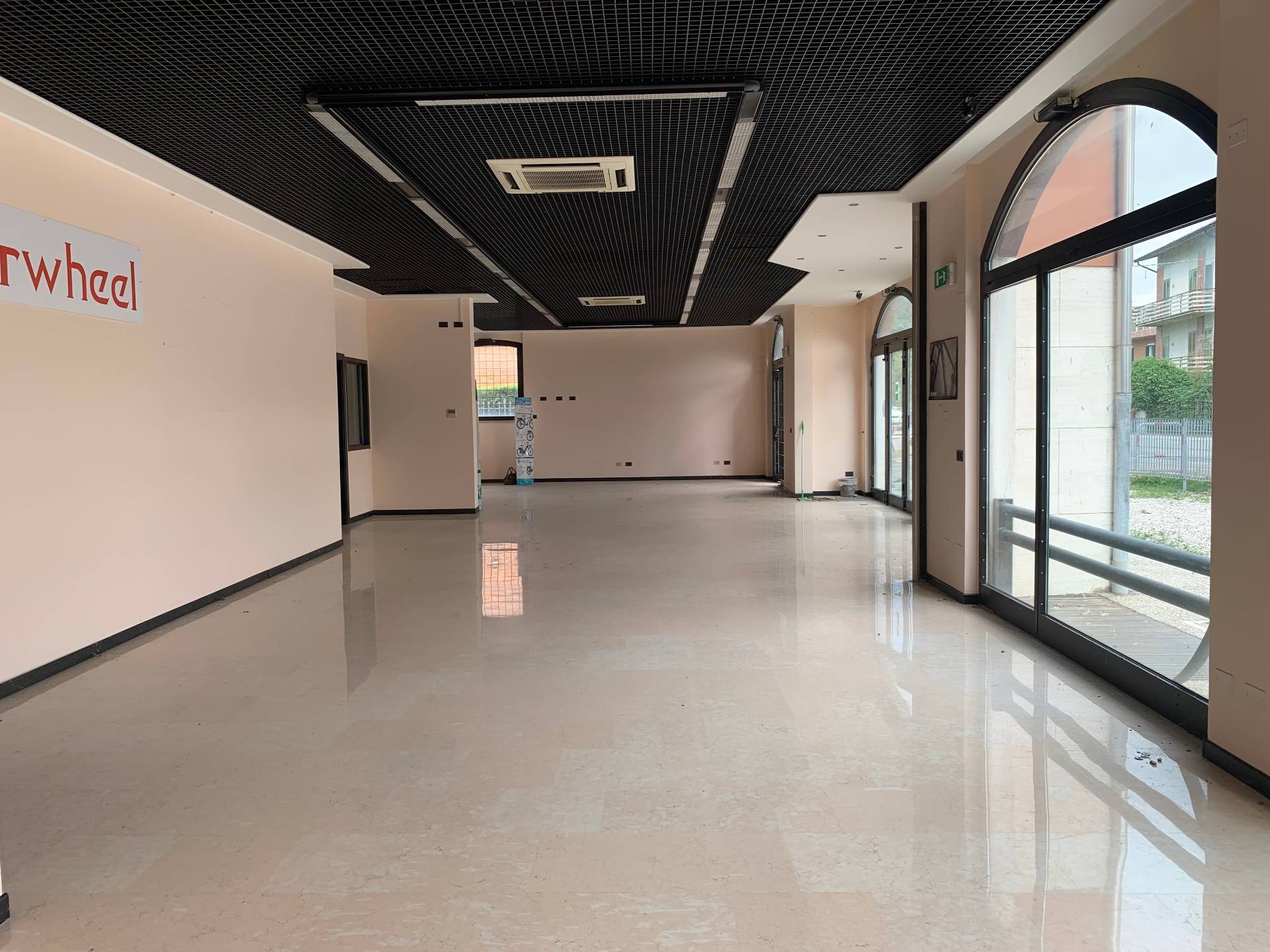 Locale commerciale in vendita a Mantova, Castelnuovo Angeli