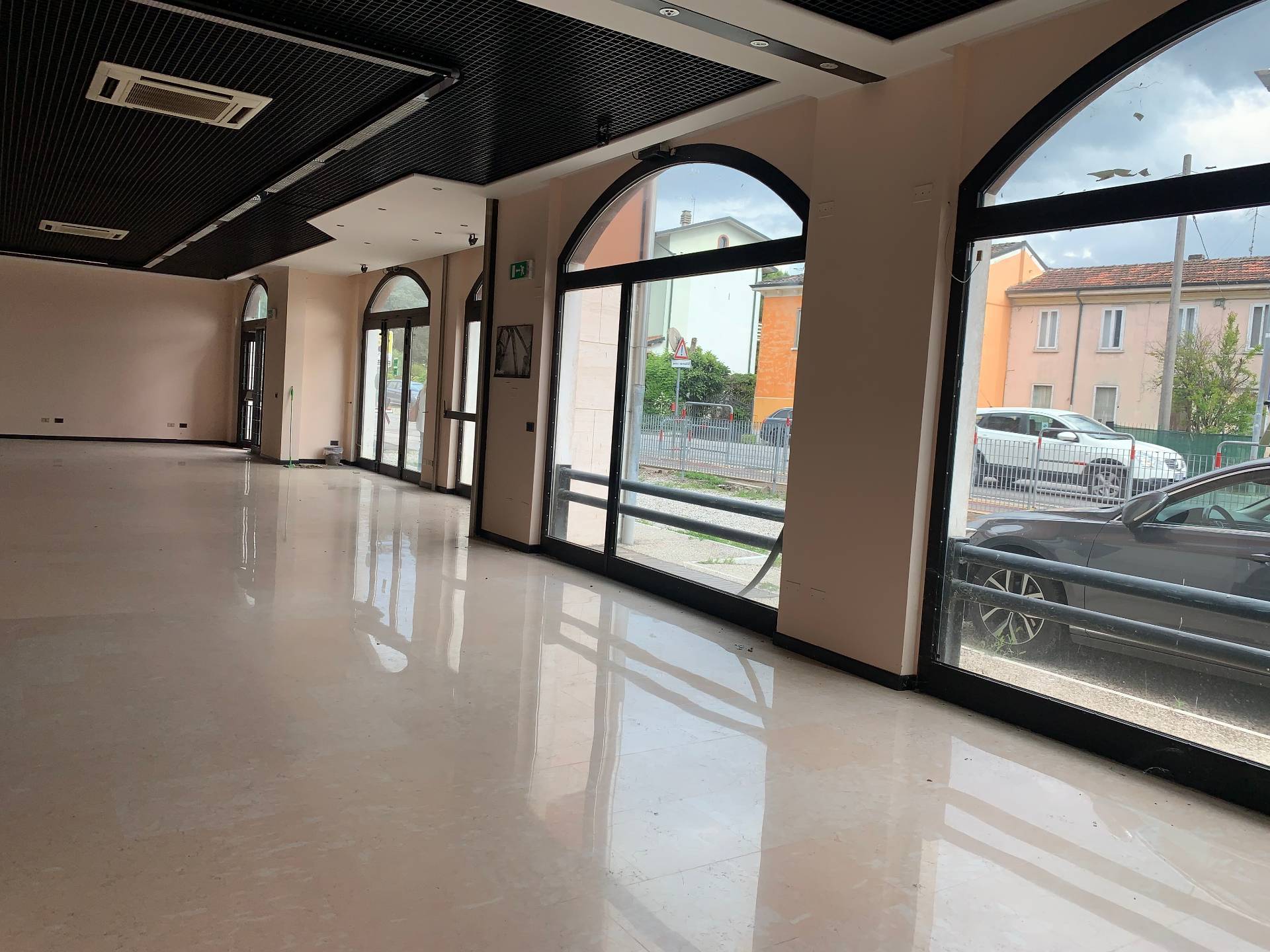 Locale commerciale in vendita a Mantova, Castelnuovo Angeli