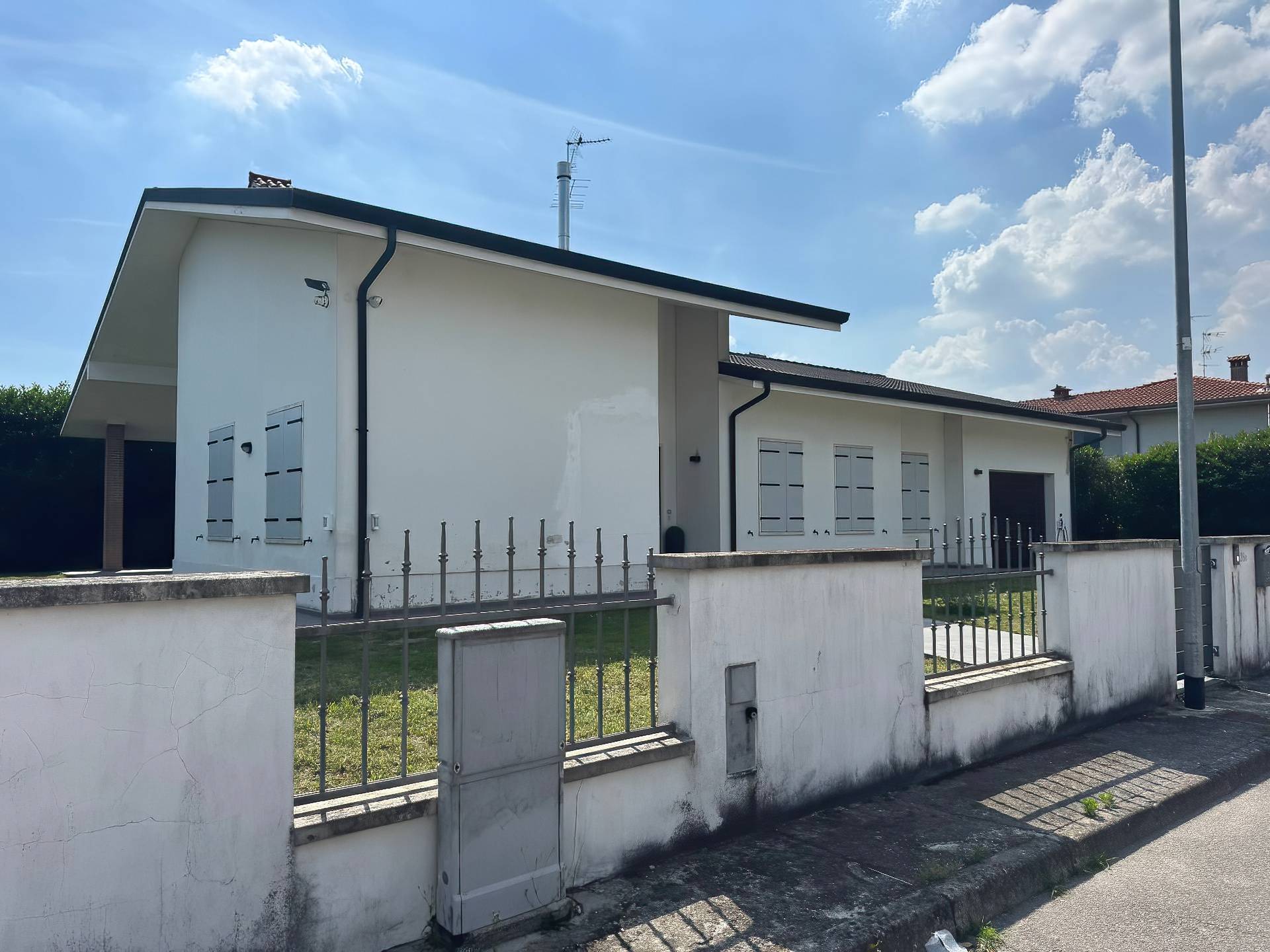 Villa in vendita a Curtatone, Levata