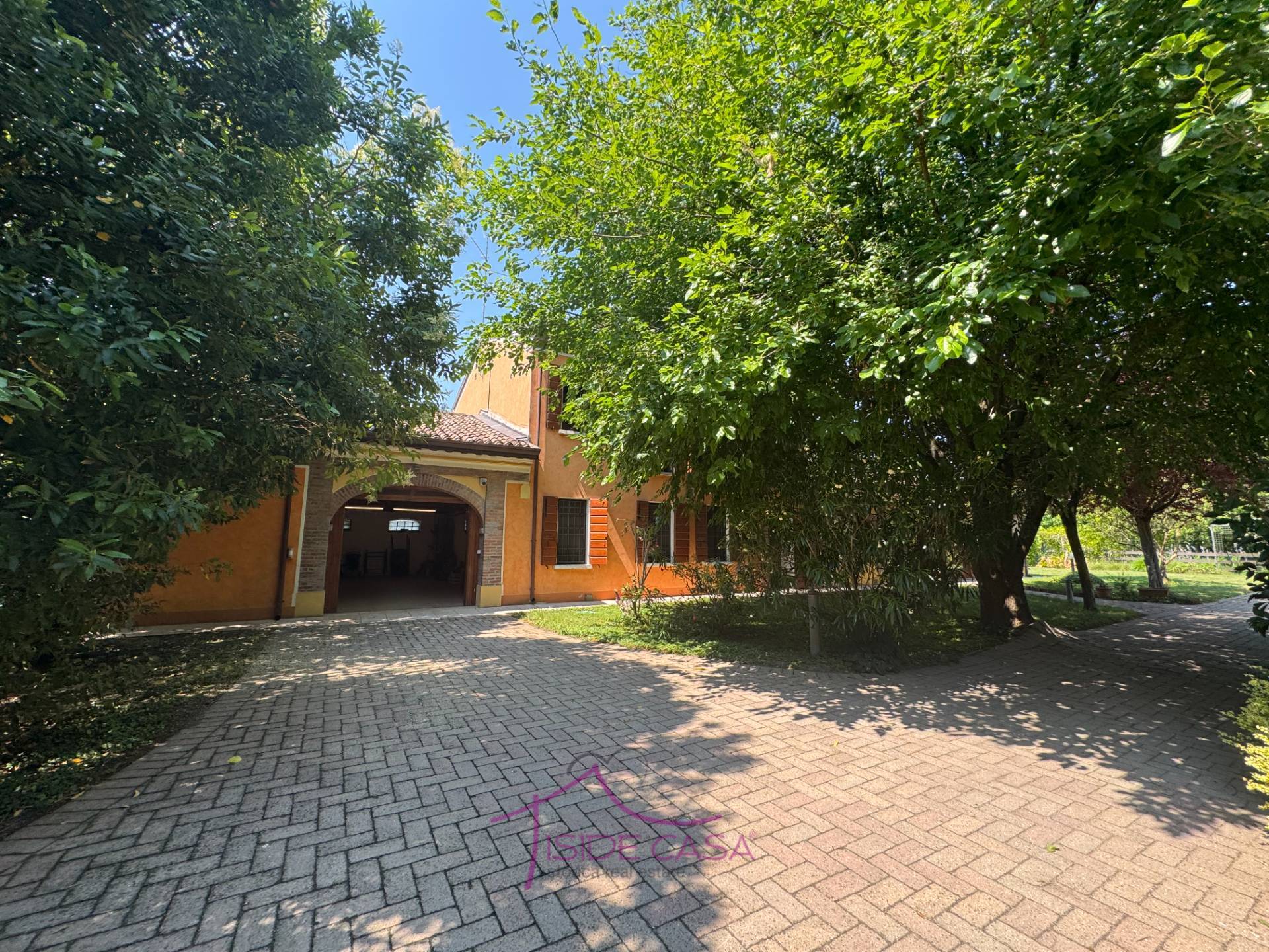Casa Indipendente in vendita a Roncoferraro, Cad