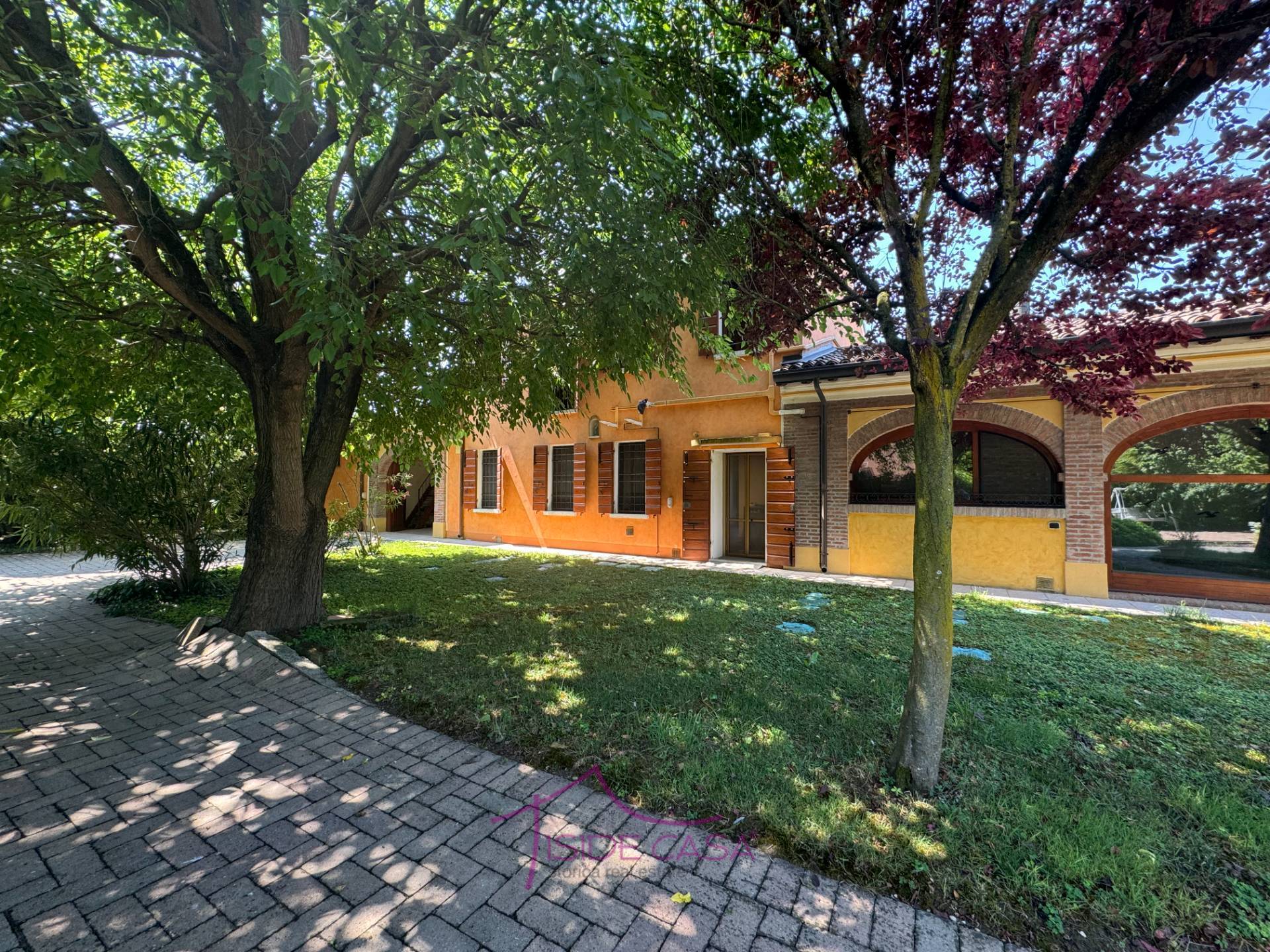 Casa Indipendente in vendita a Roncoferraro, Cad