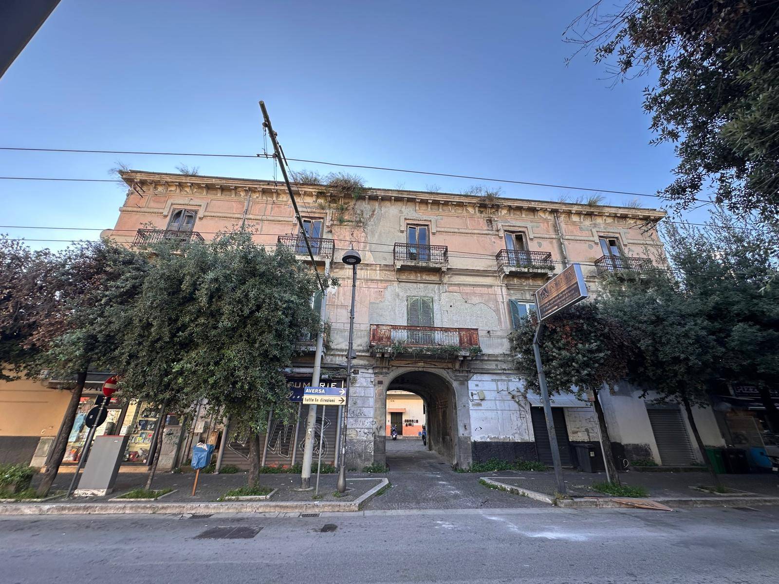 Stabile/Palazzo con terrazzo a Melito di Napoli