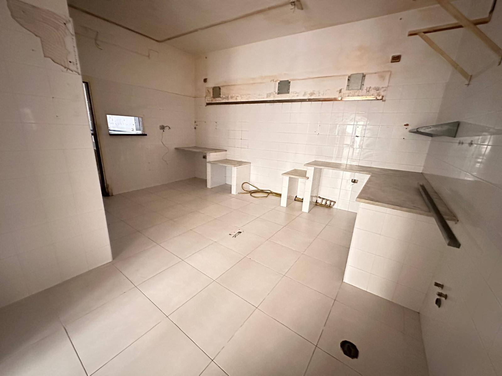 Negozio in affitto a Caserta, Centro