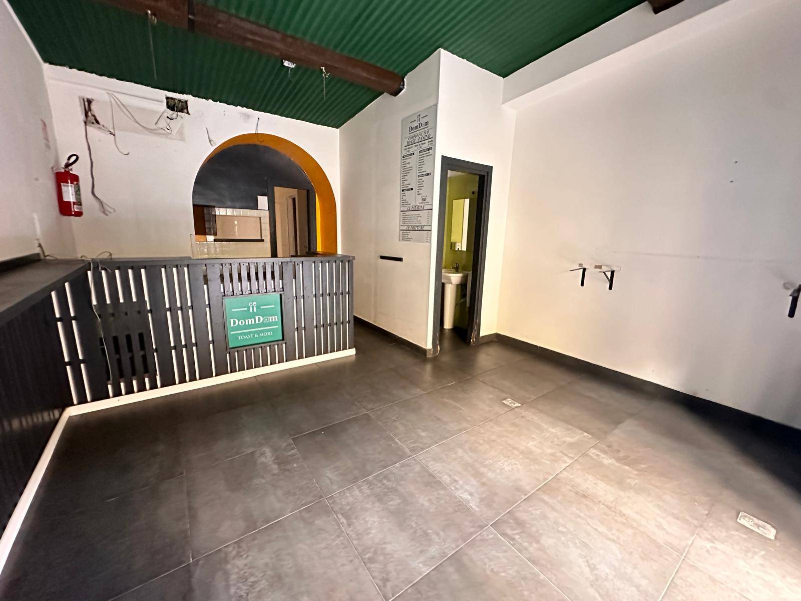 Negozio in affitto a Caserta, Centro