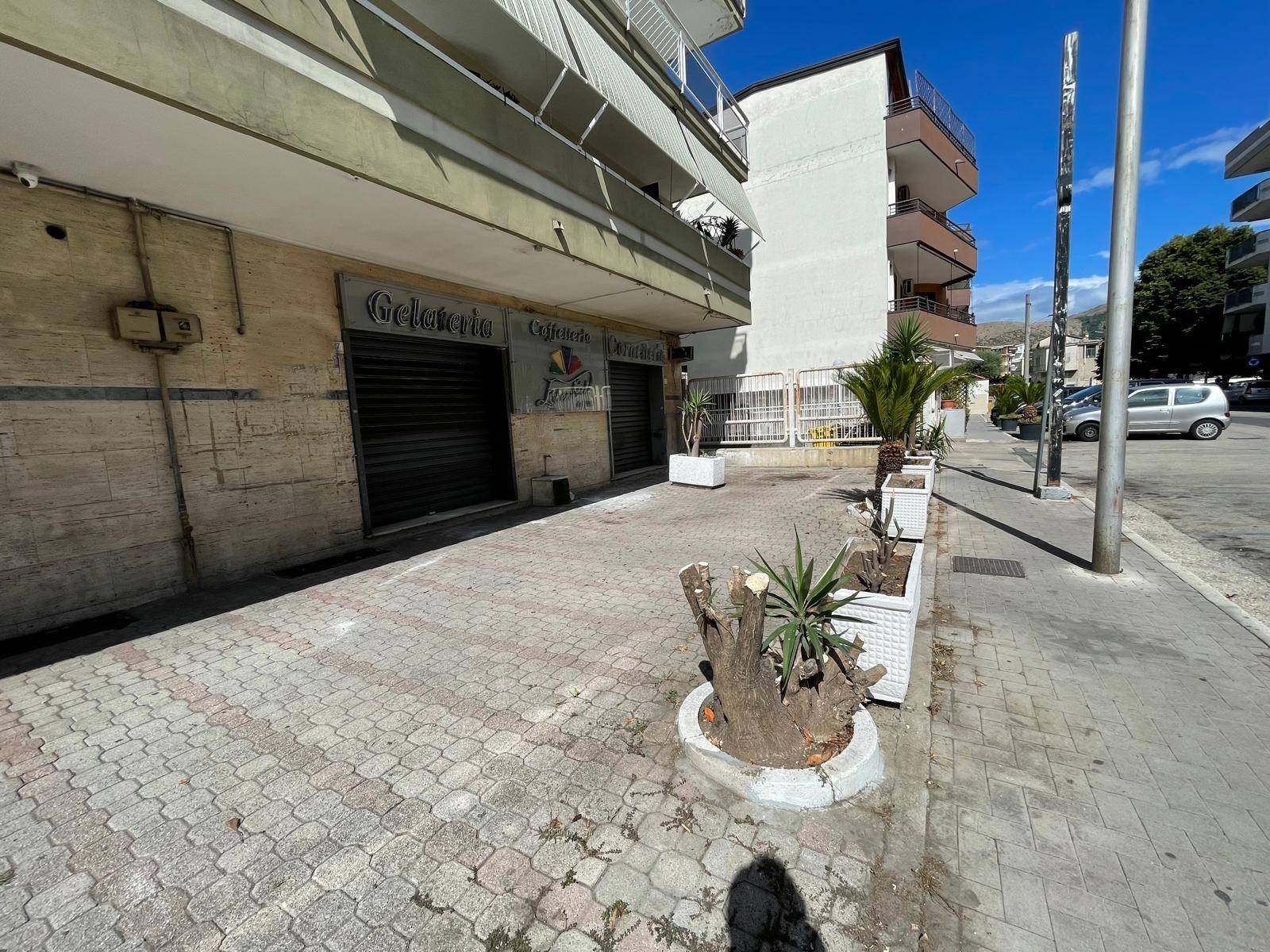 Negozio in affitto a Caserta, Petrarelle