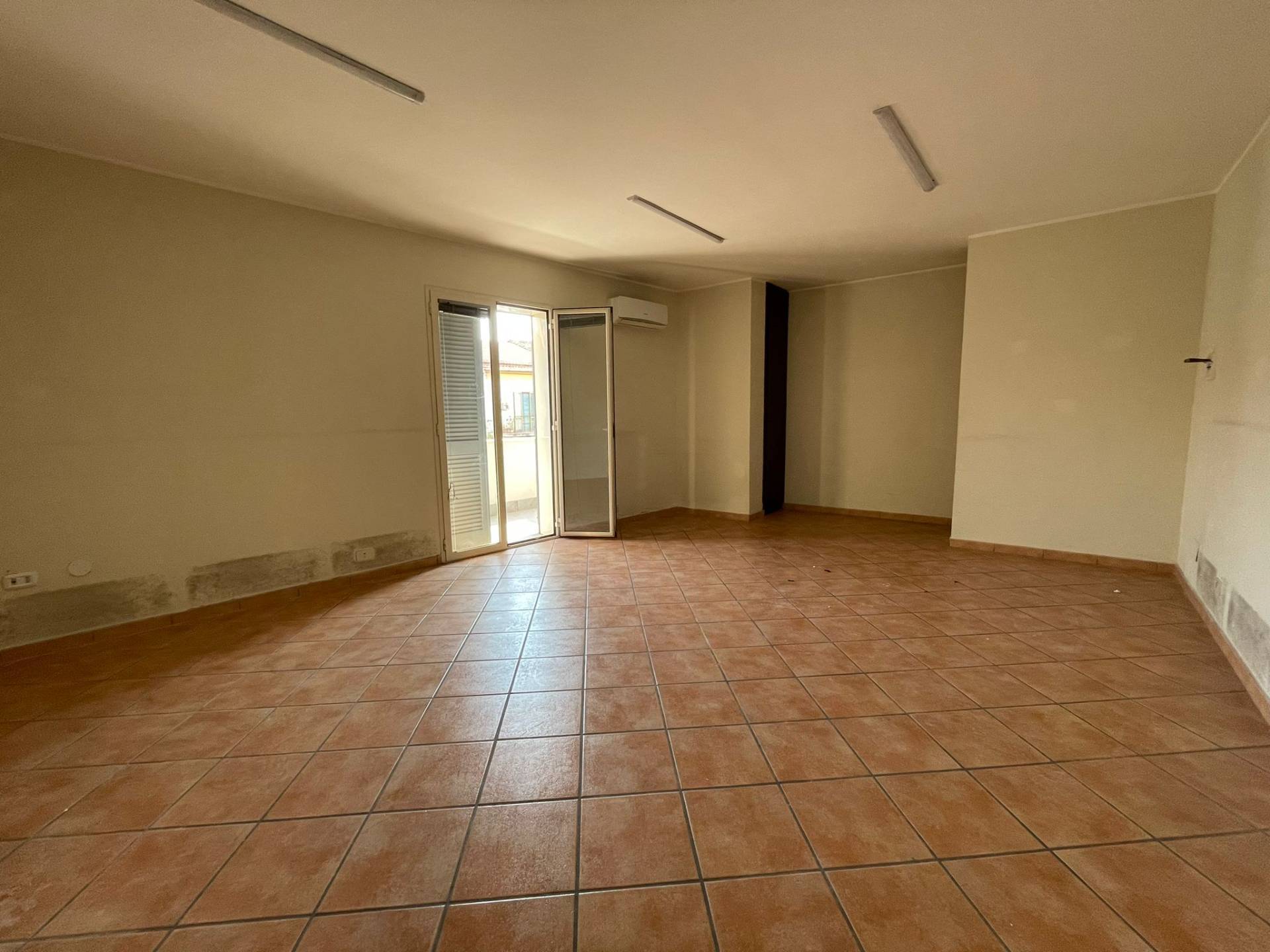 Ufficio/studio in affitto a Casapulla