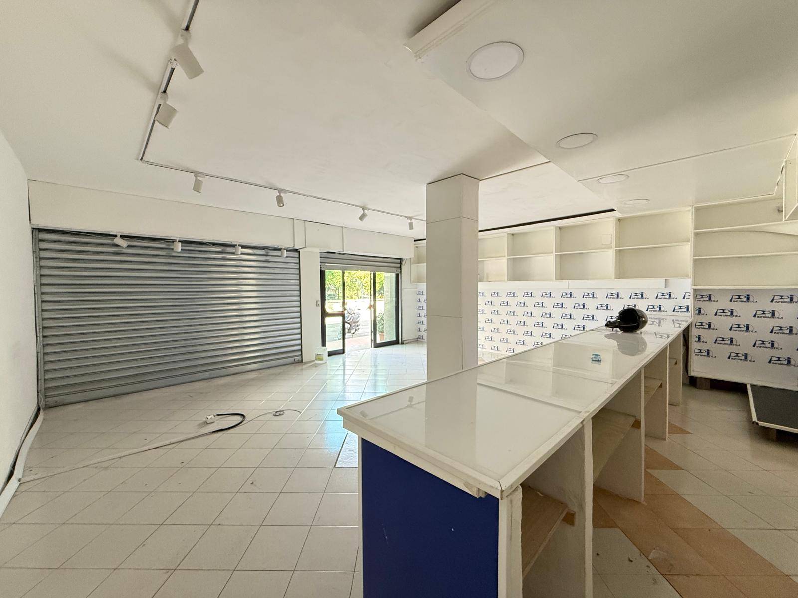 Negozio in affitto a Caserta, Acquaviva