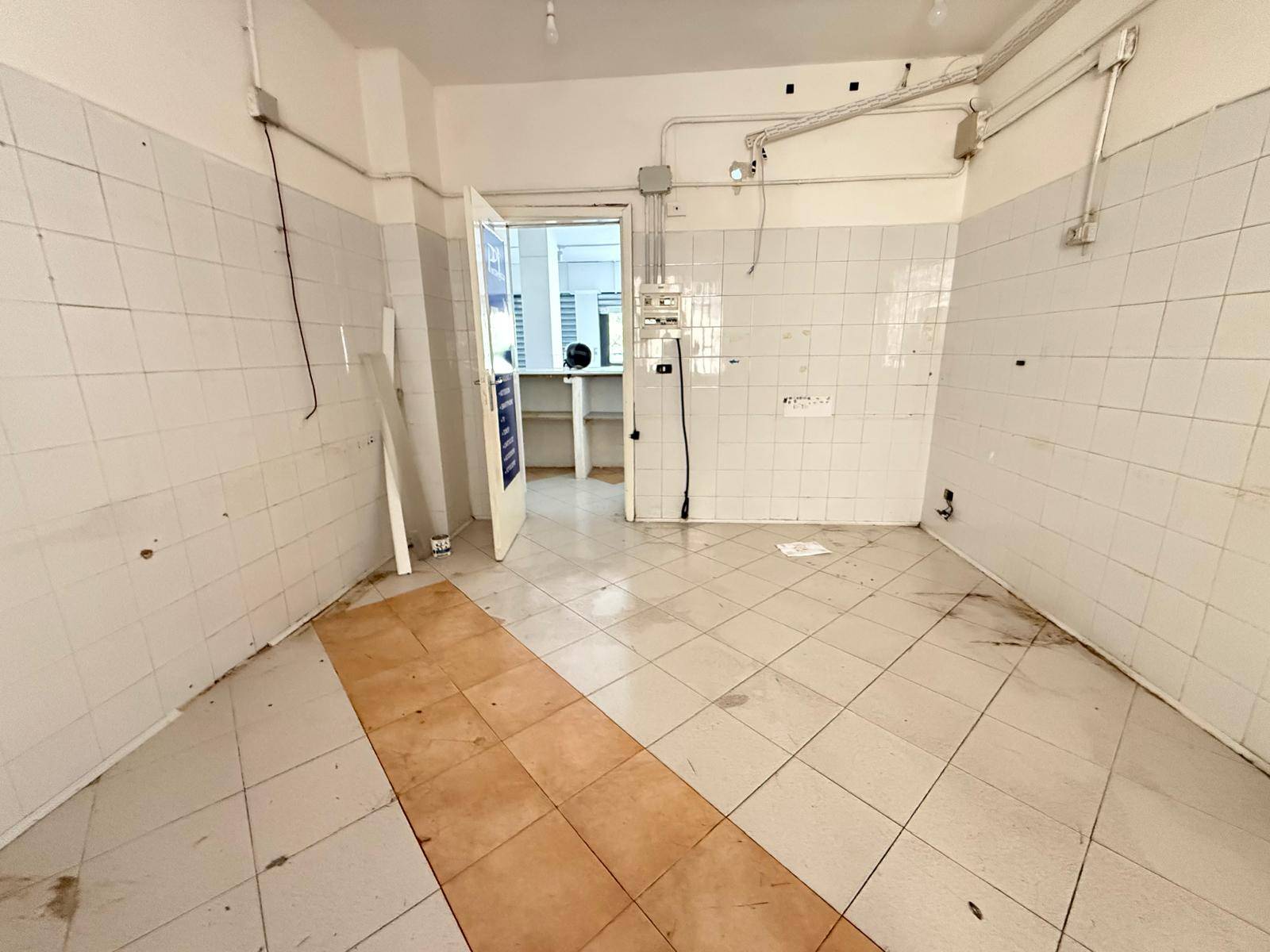 Negozio in affitto a Caserta, Acquaviva