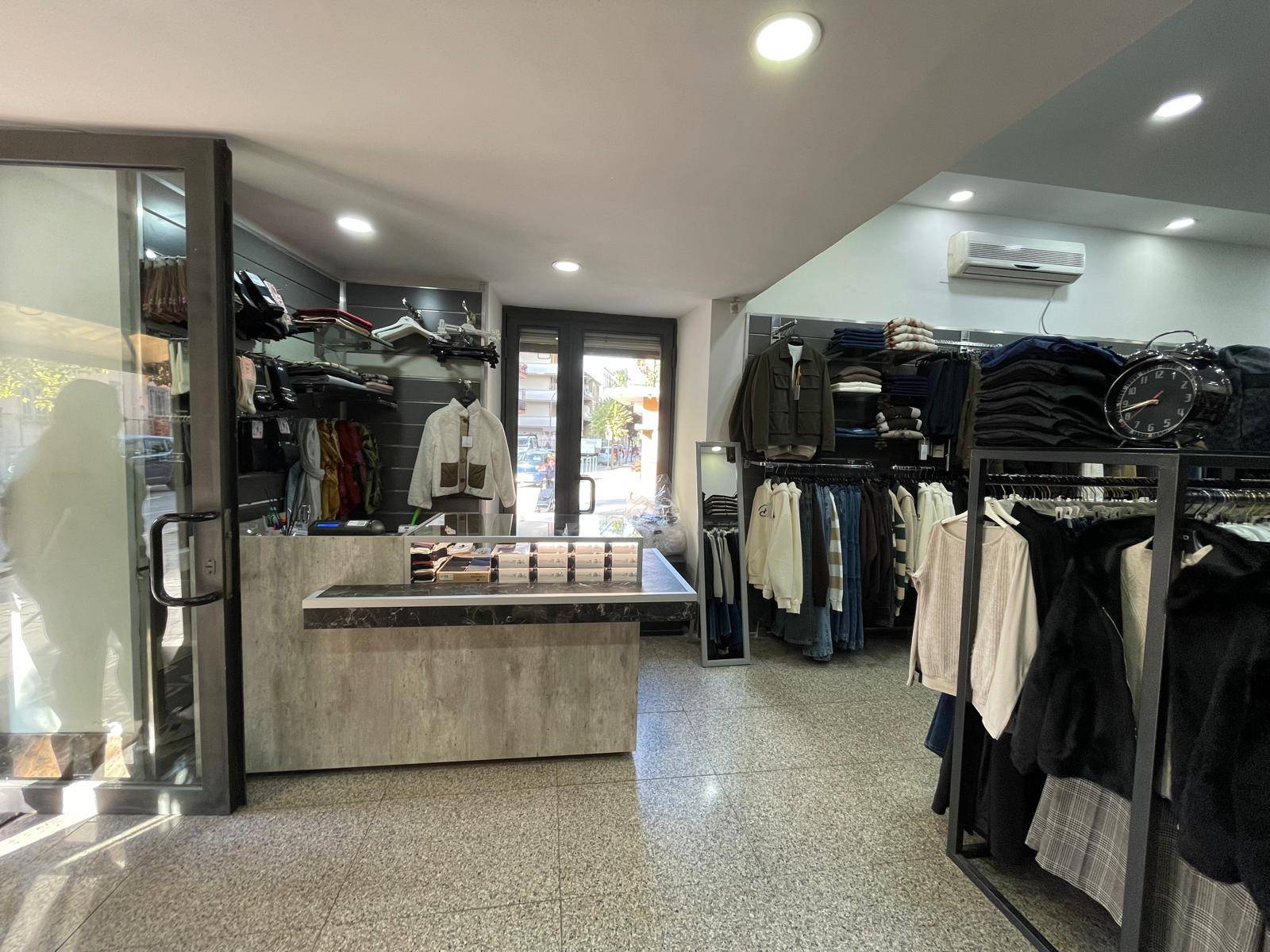 Negozio in affitto a Caserta, Lincoln